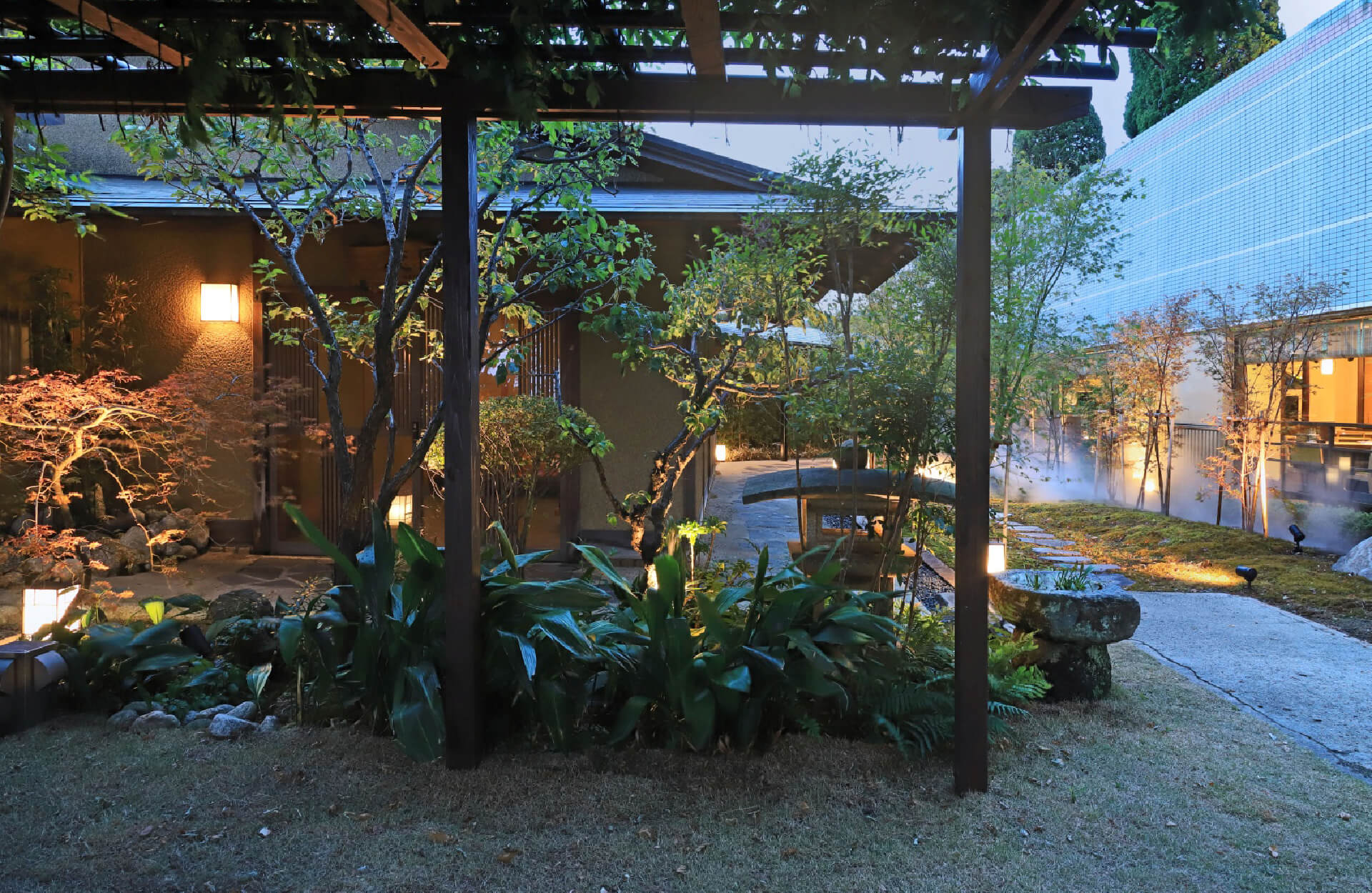 情緒ある日本庭園と心和む落ち着いた空間